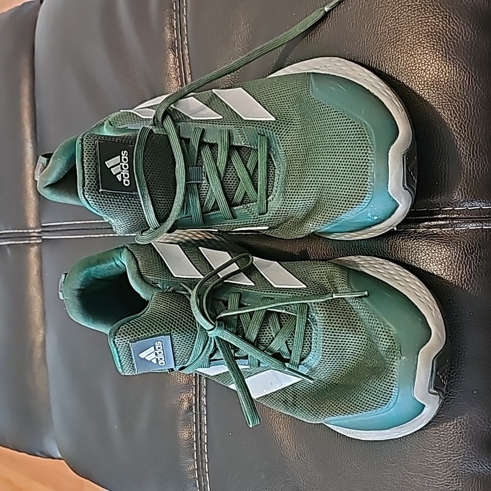 Preworn Men Adidas. Size:9,5